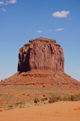 Fototapeta premium Iconic Rock Formation in Monument Valley, Arizona Desert