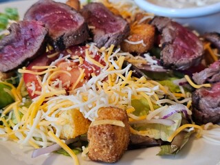 Medium rare Steak Salad