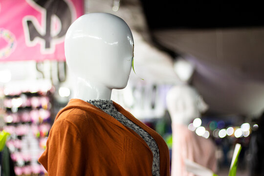Maniqu&iacute; al exterior de una tienda en una calle de M&eacute;xico.