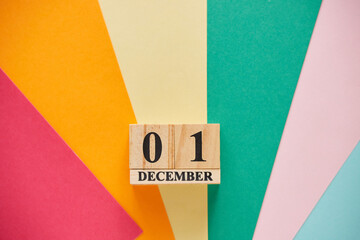カラフルな色紙と木製のカレンダーの十二月一日