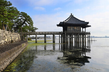Fototapeta premium 琵琶湖に浮かぶ日本遺産 満月寺浮御堂