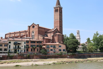 Fototapeta na wymiar Blick in die Historische Altstadt von Verona in Italien
