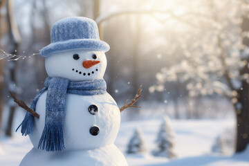 Obraz premium A cute snowman, wearing a knitted hat and scarf, smiles in a snowy landscape with a blurry winter pine woods background, featuring bokeh lights and a starry, glittering night sky. Generative AI.