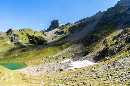 Randonn&eacute;e au lac d'amour et Pierra Menta - paysage de montagne en &eacute;t&eacute;