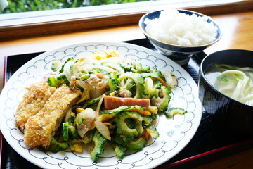 沖縄県石垣市の三川食堂で味わう島の恵みと温かなひととき