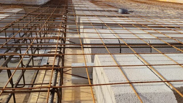 Metal reinforcement for pouring concrete in the foundation or in the ecological insulating roof of a house
