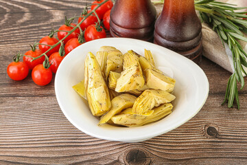 Grilled artichoke marinated in oil