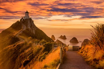 Rolgordijnen Nugget Point Lighthouse and the Nuggets, Otago,  a famous sight on the east coast of New Zealand. © Colin & Linda McKie