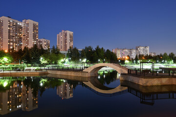 Obraz premium Beautiful Evening landscape with a pond in Zelenograd in Moscow. Russia