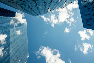 Fototapeta na wymiar Blue sky and buildings 
