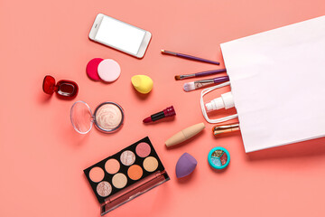 Obraz na płótnie Canvas Shopping bag with makeup cosmetics on pink background