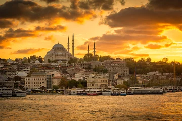 Foto auf Acrylglas Skyline Amazing skyline of Istanbul at sunset with Suleymaniye Mosque,  Turkey