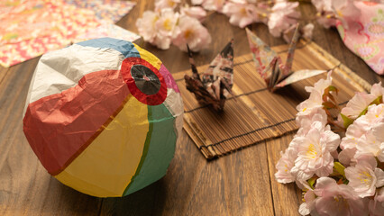 日本の紙ふうせんと桜