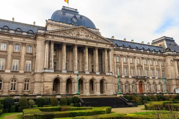 Fototapeten Facade of the Royal Palace in Brussels, Belgium © olyasolodenko