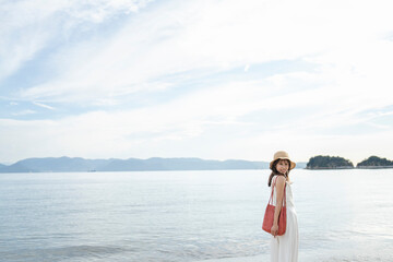 Fototapeta premium 島を旅する女性