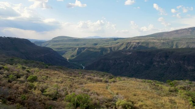 vistas de la naturaleza en la barranca de huentitan en jalisco 