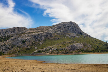 Alpine water reservoirs - Reservoir Cuber & Gorg Blau