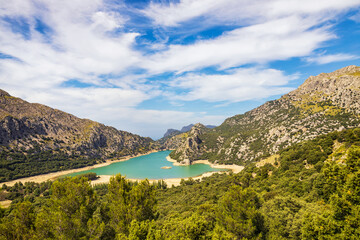 Alpine water reservoirs - Reservoir Cuber & Gorg Blau