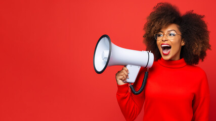 Black friday Sale: black woman with a megaphone on a bright red background with copy space - obrazy, fototapety, plakaty