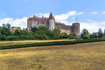 Fototapeta na wymiar Chateauneuf-en-Auxois, château médiéval 