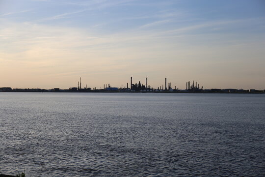 Landscape photo, Paimboeuf, Donges refinery, south estuary, industrial landscape, the banks of the Loir