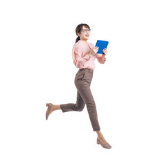 タブレットPCを使いながらジャンプするミドル女性