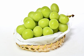 白背景のシャインマスカット