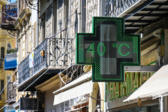 pharmacie pharmacien enseigne sant&eacute; medicament garde chaleur temperature canicule climat 40 degres