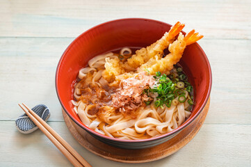 海老天がのったきしめん