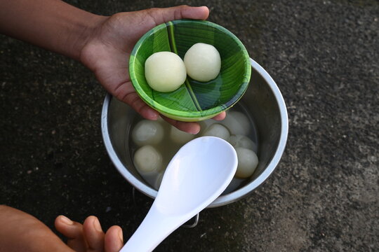 Indian Sweets Rasgulla.
This sweet originated in West Bengal, India. Other names for the dish include, Rasagulla,&nbsp;Rossogolla, Roshogolla,&nbsp;Rasagola, Rasagolla. Most popular sweet of all over India.
