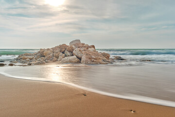 Fototapeta na wymiar Scogli di arenaria sulla spiaggia ad Avola, Sicilia