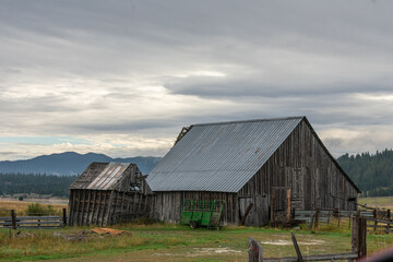 Obraz premium Cascade Lake Barn