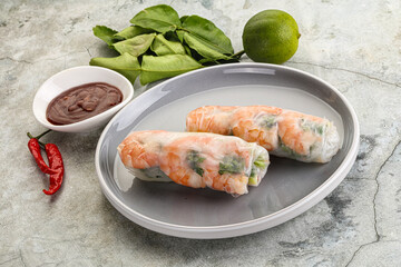 Vietnamese spring roll with prawn