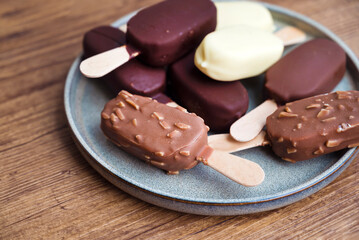 Ice cream sticks with chocolate and almonds