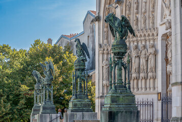 Nancy, France - 09 02 2023: View of the facade of Saint-Epvre Basilica. - obrazy, fototapety, plakaty