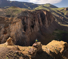 Hiking the Owyhee river canyon