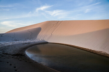 Fototapeta na wymiar lake and dunes