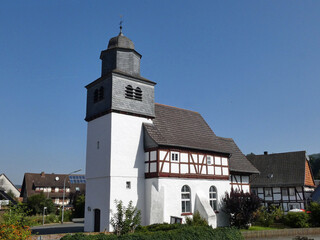 Fototapeta na wymiar dorfkirche elleringhausen im landkreis waldeck-frankenberg
