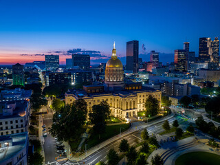Naklejka premium Aerial twilight photo of the Georgia Capitol Building Atlanta blue hour twilight