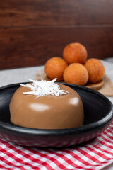 Deliciosos buñuelos y natilla colombianos