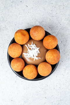 Deliciosos bu&ntilde;uelos y natilla colombianos