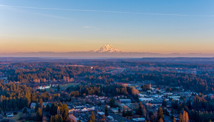 Mount Rainier at sunset from above Lacey, Washington in December  - obrazy, fototapety, plakaty