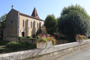 Naklejka premium L'église, village de Fources, département du Gers, France