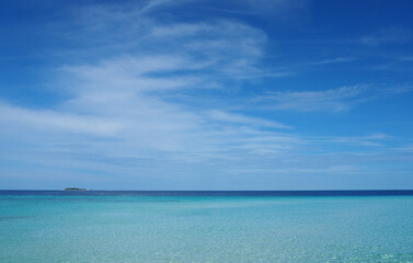Fototapeta na wymiar モルディブの青い海と空 OLYMPUS DIGITAL CAMERA