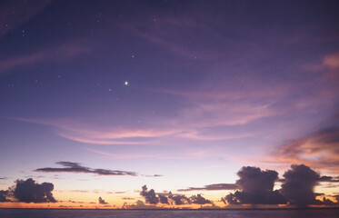 Fototapeta na wymiar モルディブの海と明るい星空 OLYMPUS DIGITAL CAMERA