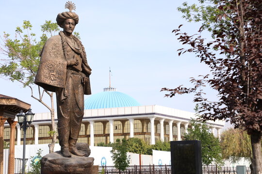 Monument to Babur, Zahīr ud-Dīn Muhammad in Tashkent