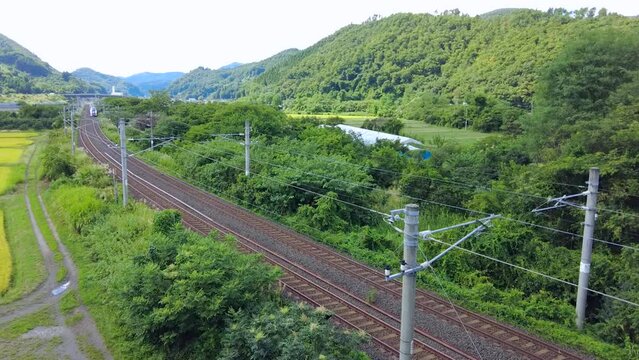 奥羽線を走る特急列車