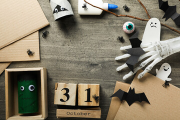Paper halloween mockups, halloween date and paper on wooden background, space for text
