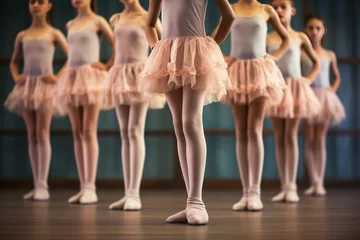 Tableaux ronds sur aluminium brossé École de danse legs of young dancers ballerinas in class classical dance, ballet
