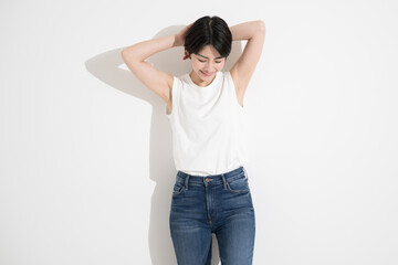 Woman in T-shirt with arms raised Image of hair removal, etc.